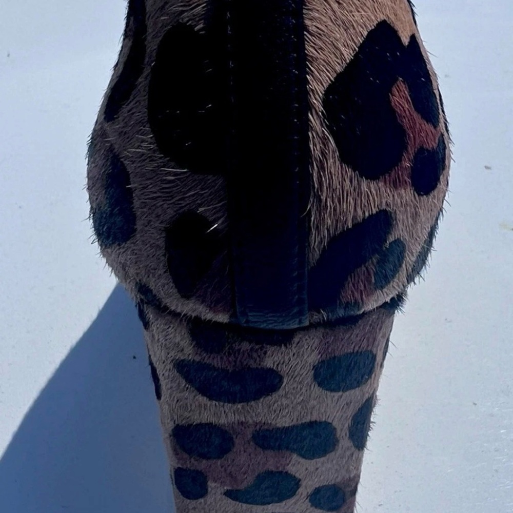 Donna Karan Leopard Print Shoes Size 51/2 - Picture 7 of 8